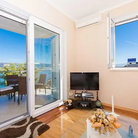 Luxury L&a Apartment Trogir
